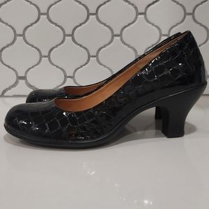 Softspots 7.5 wide black crocodile print patent